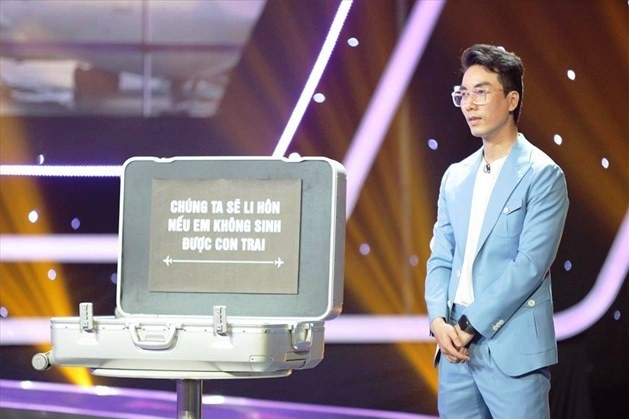 cong-hoang-trai-hue-trong-gameshow-gay-tranh-cai-1639053021.jpg