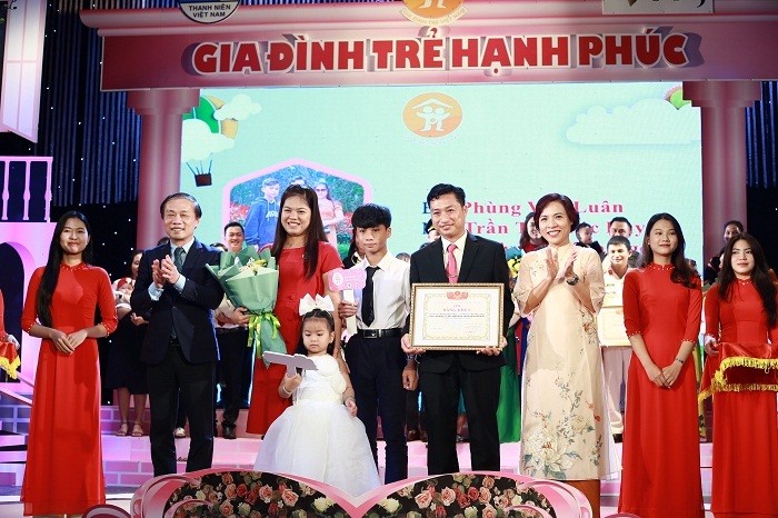 gia-dinh-tre-doanh-nghiep-kinh-te-xanh-1699488761.jpg