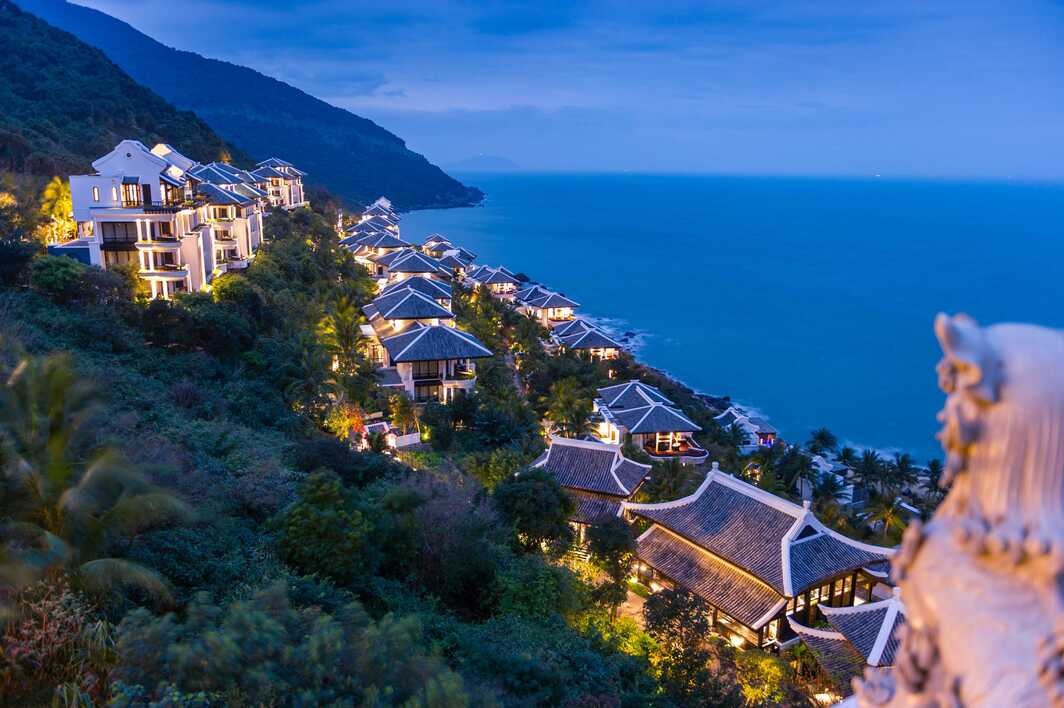 intercontinental-danang-sun-peninsula-resort-tac-pham-nghe-thuat-cua-phu-thuy-bill-bensley-1752935491.jpg