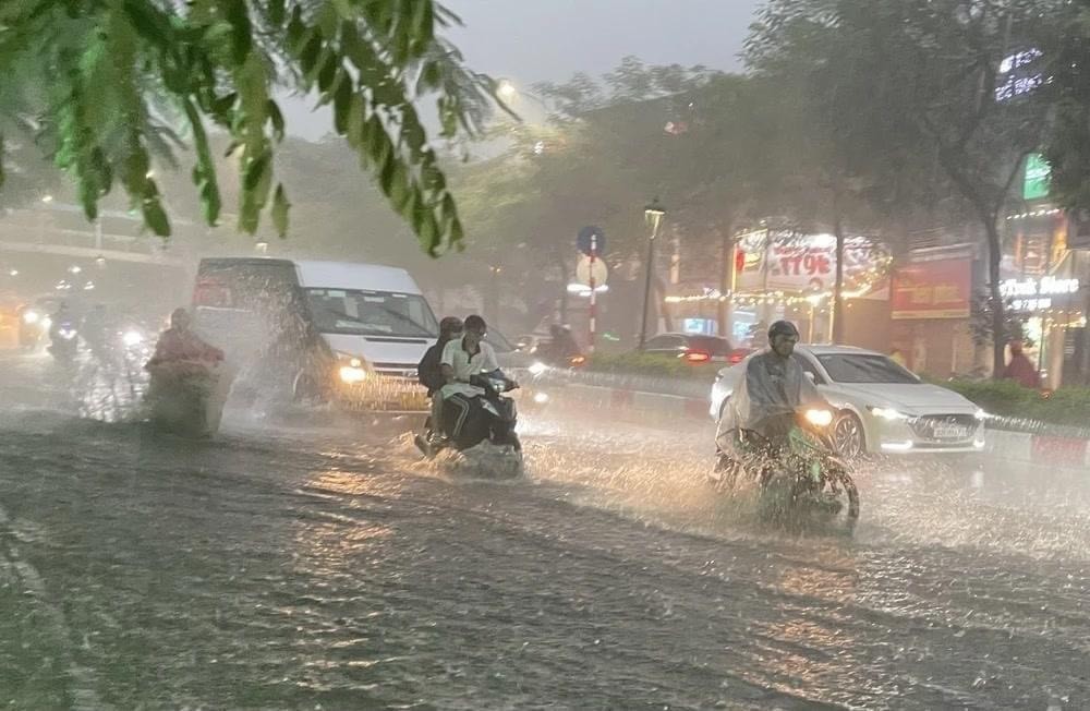 ha-noi-va-cac-tinh-phia-bac-doi-mat-mua-dong-loc-xoay-va-anh-huong-tu-bao-wipha-1753069098.jpg