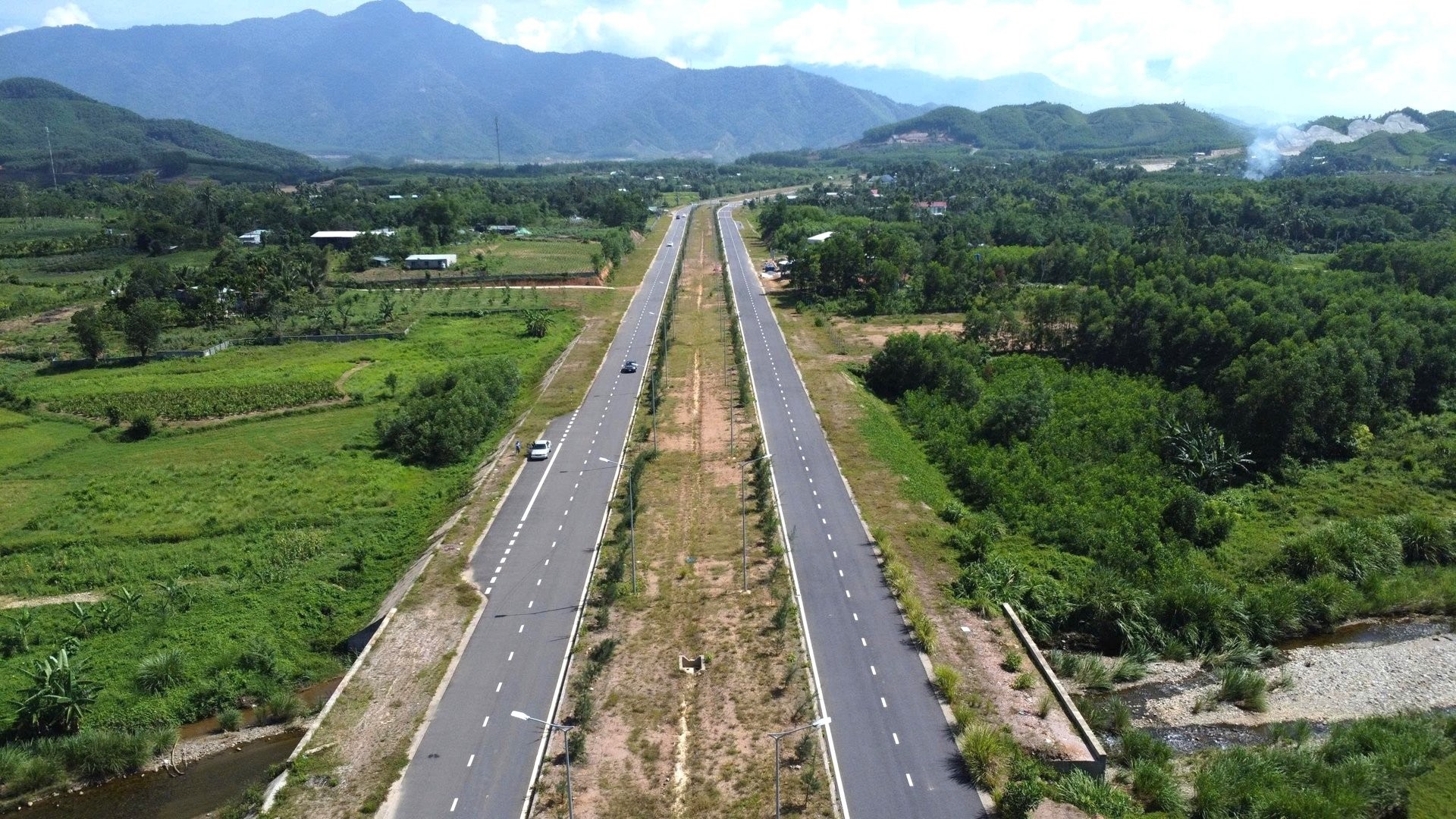 4-khu-thuong-mai-tu-do-sap-duoc-thanh-lap-tai-tphcm-1755326672.jpg