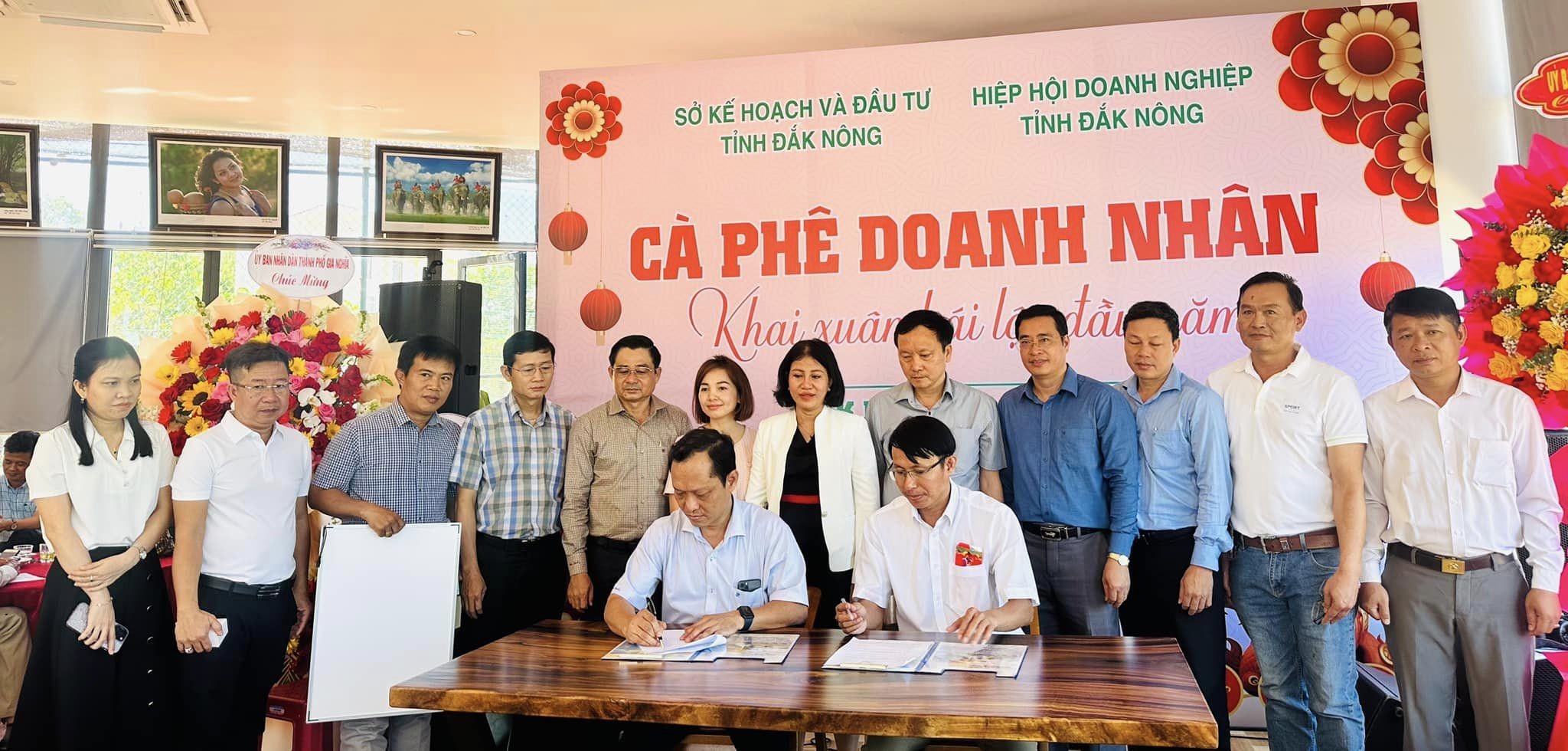 cong-dong-doanh-nghiep-dak-nong-ky-ket-bien-ban-ghi-nho-hop-tac-voi-doan-cong-tac-cua-quan-tan-phu-tp-hcm-1710152685.jpg