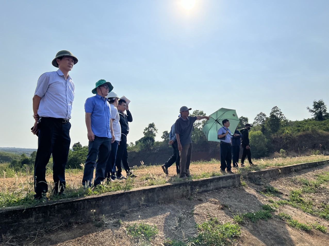 doan-cong-tac-cua-so-nn-ptnt-cung-ban-chi-huy-phong-chong-thien-tai-tinh-dak-lak-kiem-tra-thuc-te-va-chi-dao-cong-tac-chong-han-tai-dia-phuong-1713155742.jpg