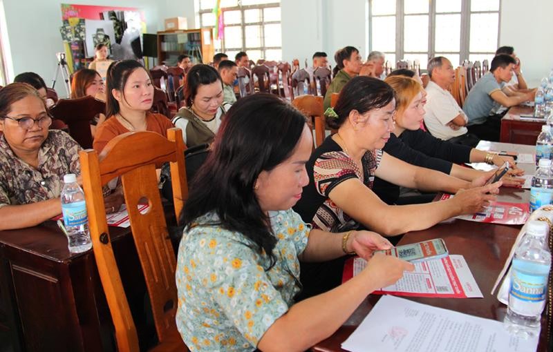 dai-bieu-dang-ky-tai-khoan-dich-vu-cong-truc-tuyen-tai-hoi-nghi-1713616152.jpg