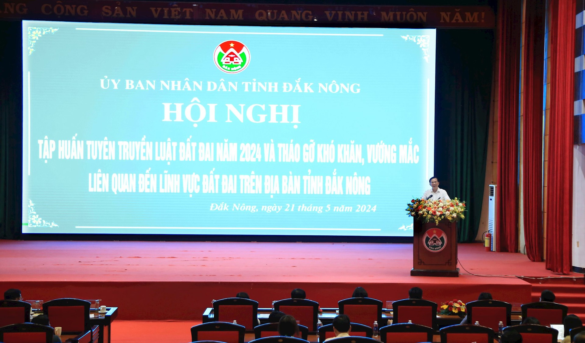 toan-canh-hoi-nghi-tap-huan-tuyen-truyen-luat-dat-dai-nam-2024-tai-ubnd-tinh-dak-nong-sang-21-5-1716280415.jpg