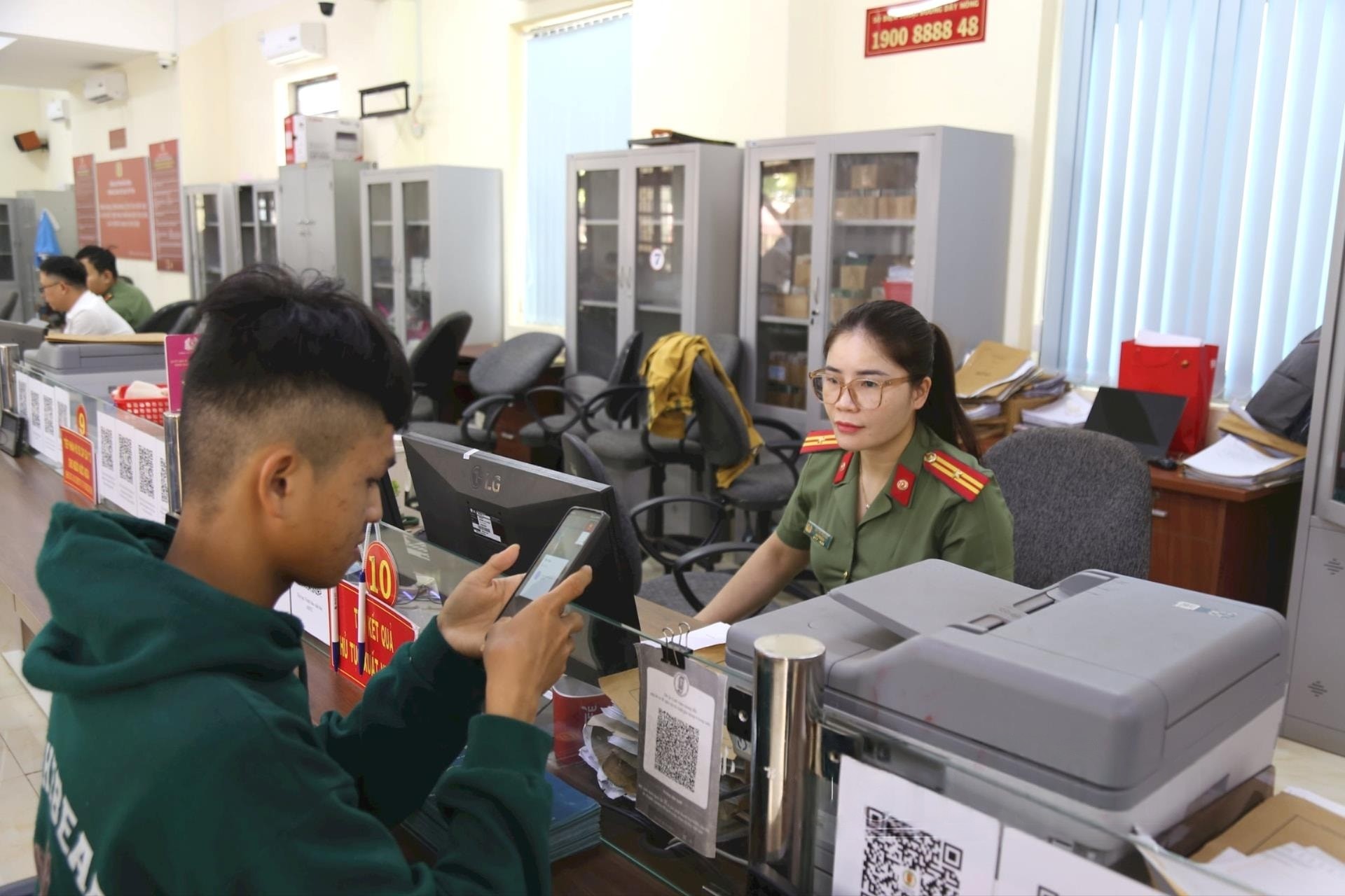 nho-chuyen-doi-so-nguoi-dan-ngay-cang-thuan-loi-giam-thoi-gian-trong-giai-quyet-tthc-1745304753.jpeg