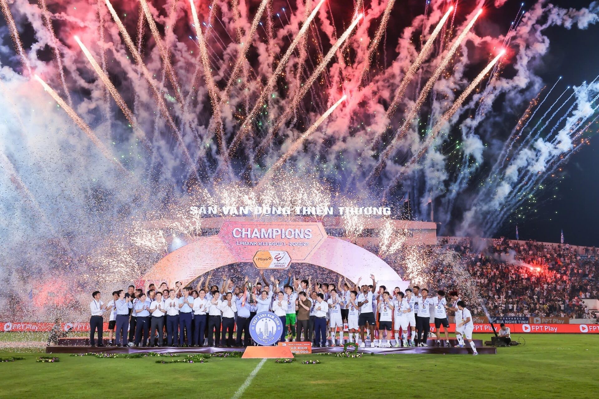 CLB Thép Xanh Nam Định đăng quang ngôi vô địch giải Vô địch quốc gia V.League 1 2024-2025