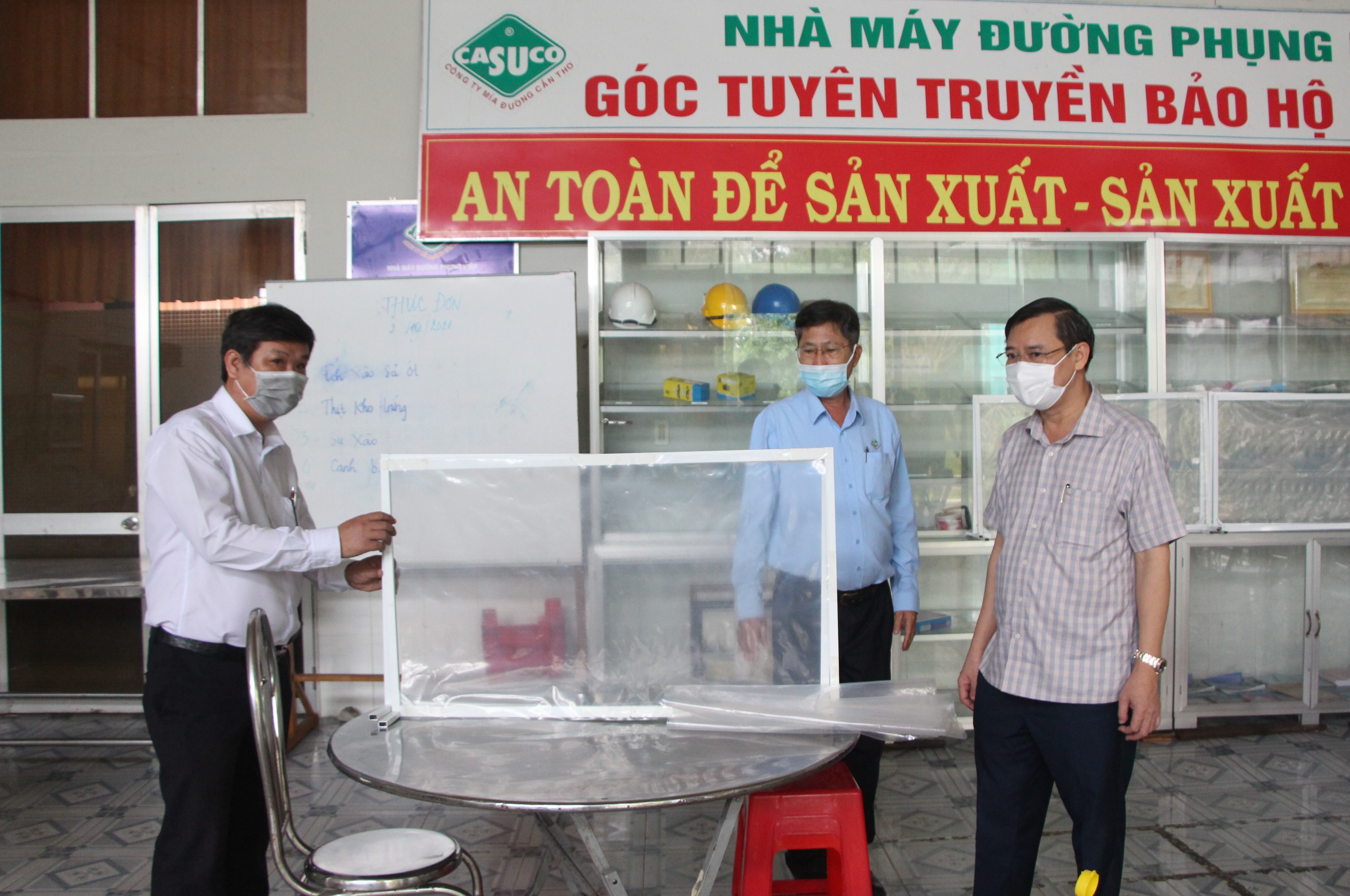 vna-potal-hau-giang-khao-sat-tinh-hinh-chuan-bi-hoat-dong-cua-nha-may-duong-phung-hiep-5738611-1635391925.jpg