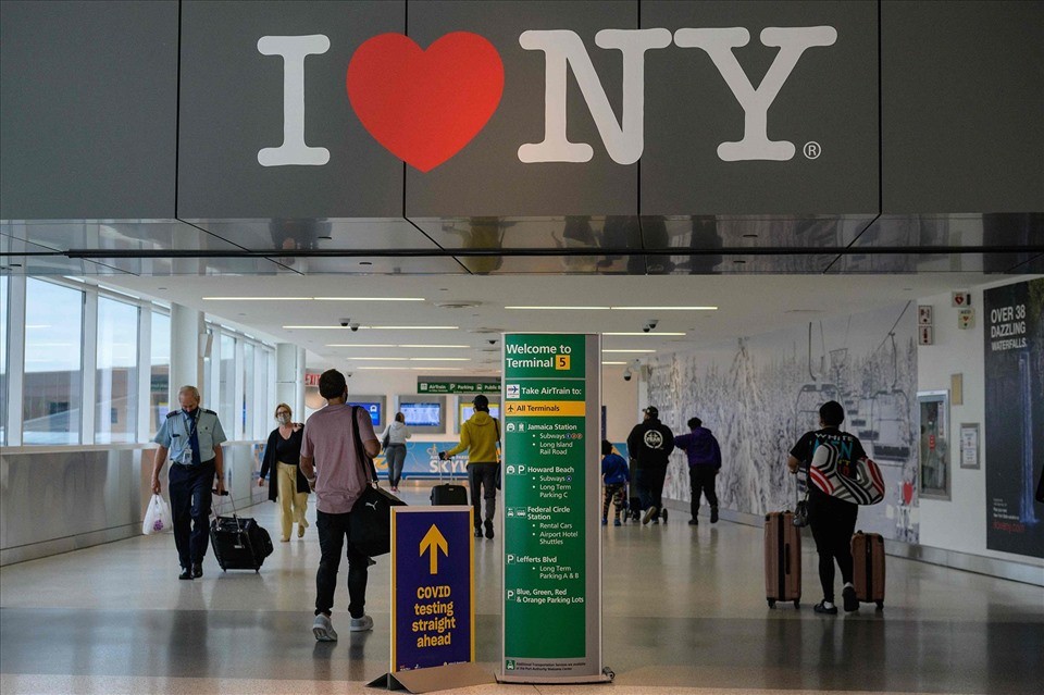 jfk-san-bay-1636340766.jpg