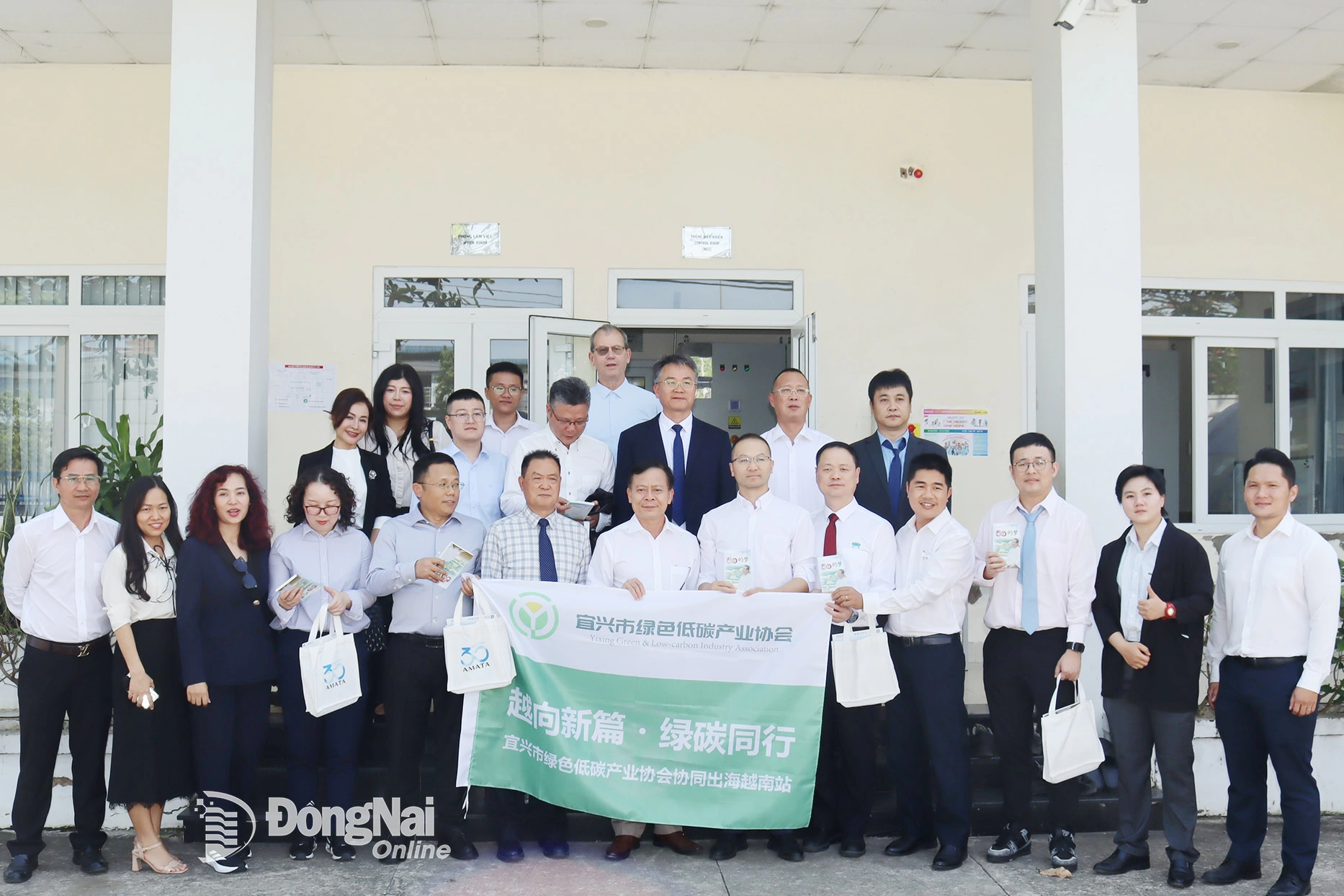 cong-nghiep-xanh-va-carbon-1765362549.png