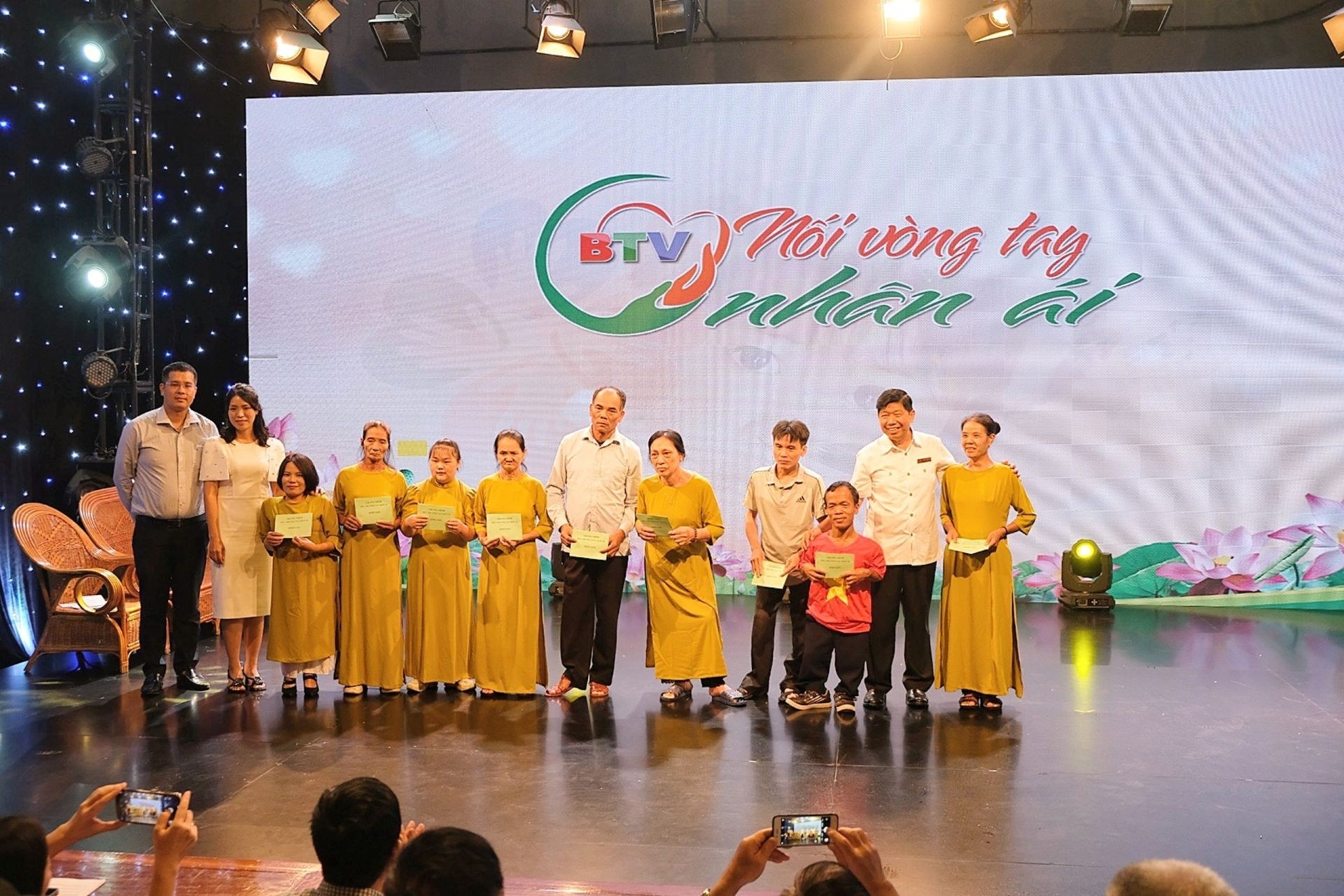 cong-ty-tnhh-tap-doan-quoc-te-phuong-hoang-hanh-phuc-la-duoc-se-chia-04-4860-1744389380.jpeg