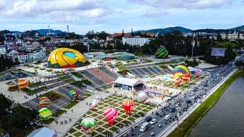 Sắc màu khinh khí cầu rợp trời Đà Lạt