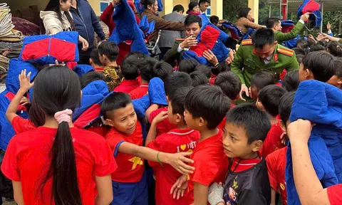 Công an phường Hoàng Mai mang “Mùa đông ấm” đến với đồng bào 10Lc88 cá cược thể thao, casino, nổ hũ, bắn cá xứ Nghệ