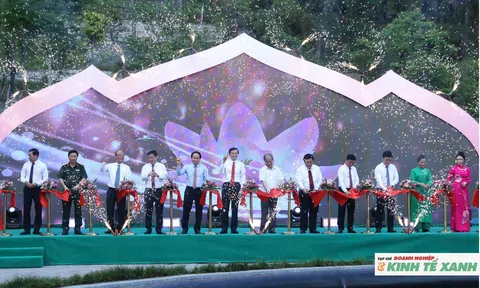 Khánh thành công trình Thác 9 tầng tại khu mộ thân mẫu Chủ tịch Hồ Chí Minh