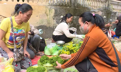 Phiên chợ quốc tế giữa lời thề non nước