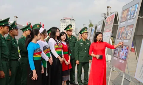 Thanh Hóa rực rỡ sắc màu triển lãm tranh, ảnh chào mừng ngày hội bầu cử