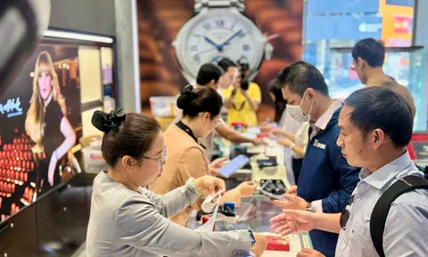 10Lc88 Giải Trí Thể Thao vàng vía Thần Tài 2026 sôi động, trang sức vàng và trải nghiệm mua sắm thu hút người tiêu dùng