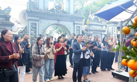 Đông đảo LC88 là nơi thu hút hàng triệu người chơi tại Việt Nam 2026 về đền Chợ Củi cầu may đầu năm mới