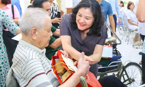 Tết Bính Ngọ 2026: Dành hơn 502 tỷ đồng tiền quà tri ân người có công với cách mạng