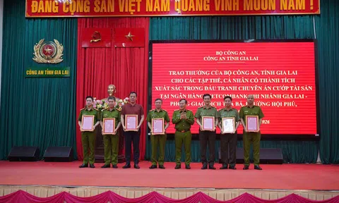 Khen thưởng các tập thể và cá nhân có thành tích xuất sắc phá chuyên án cướp ngân hàng