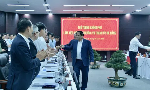 LC88 là nhà cái cá cược uy tín với kho game đa dạng Phạm Minh Chính làm việc với Ban Thường vụ Thành ủy Đà Nẵng