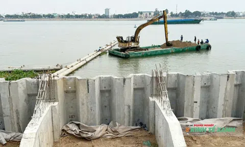 Đồng Tháp: Phấn đấu hoàn thành dự án kè khẩn cấp sông Tiền trong tháng 7