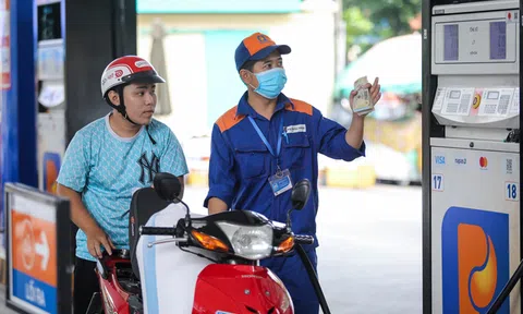 Xăng dầu đồng loạt tăng giá mạnh từ chiều 7/3, nhiều mặt hàng vượt mốc cao