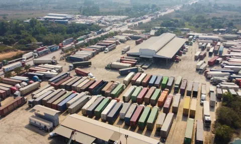 Quảng Ninh: Thông quan gần 200 xe hàng qua cửa khẩu, lối mở ở Móng Cái