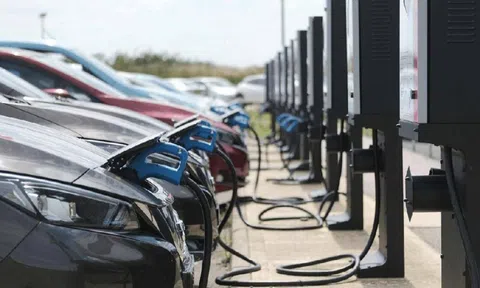 Anh có thể thất thu thuế gần 50 tỷ USD khi dừng tiêu thụ xe chạy xăng vào năm 2030