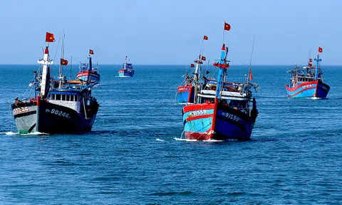 Biển đảo Việt Nam: Giá nhiên liệu liên tiếp tăng cao gây khó cho ngư dân bám biển