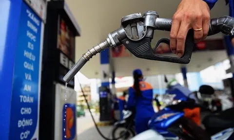 Giá xăng giảm hơn 1.000 đồng/ lít từ 0h ngày 1/4