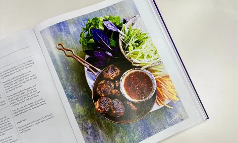 Món bún chả Hà Nội xuất hiện trong sách nấu ăn kỷ niệm 70 năm trị vì của Nữ hoàng Anh