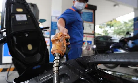 Ngày mai, giá xăng dầu có thể giảm mạnh?