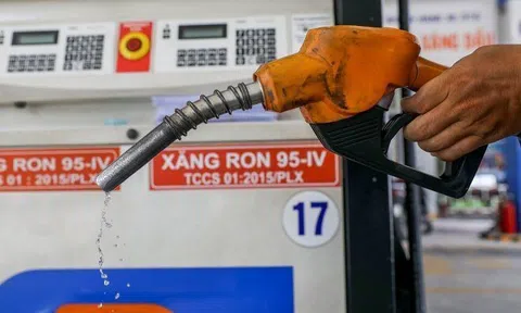 Giá xăng có thể giảm vào ngày mai?