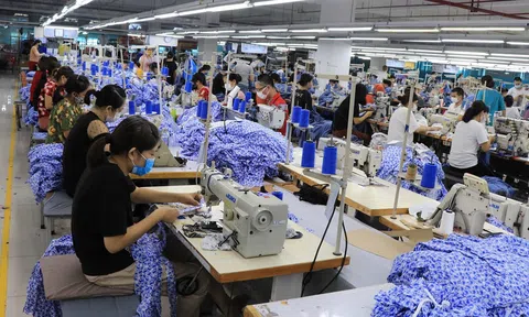 HSBC nâng dự báo tăng trưởng GDP của Việt Nam năm 2022 lên mức 6,9%
