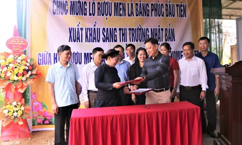 Lần đầu tiên Rượu men lá của Bắc Kạn Sân Chơi Lc88.com Web Uy Tín sang Nhật Bản