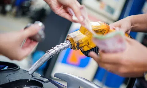Giá xăng, dầu đồng loạt tăng trong ngày đầu năm mới