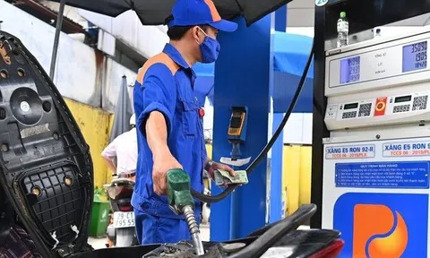 Giá xăng dầu giảm mạnh