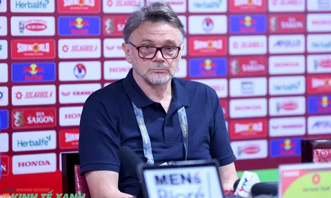 VFF chấm dứt hợp đồng với HLV Philippe Troussier