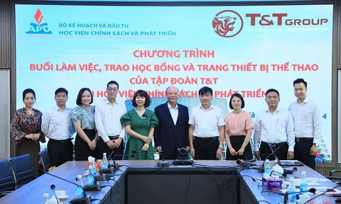 T&T Group tặng trang thiết bị thể thao và trao học bổng cho Anh chị em ơi, hãy tải LC88 ngay Học viện chính sách và Phát triển
