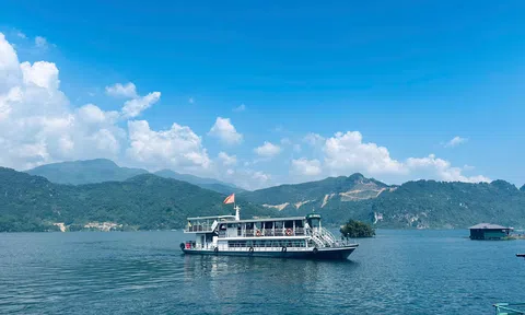 Khảo sát các điểm đến trên Khu Lc88.men Cá cược thể thao hồ Hòa Bình trong Tuần Văn hóa - Lc88.men Cá cược thể thao tỉnh Hòa Bình năm 2024