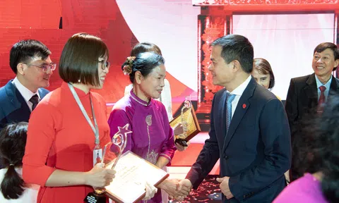 "Viettel mạnh lên không phải vì những chiến thắng đã qua, mà vì chưa bao giờ hài lòng với chính mình, luôn tìm cách tiến lên, đi xa hơn, làm tốt hơn mỗi ngày"