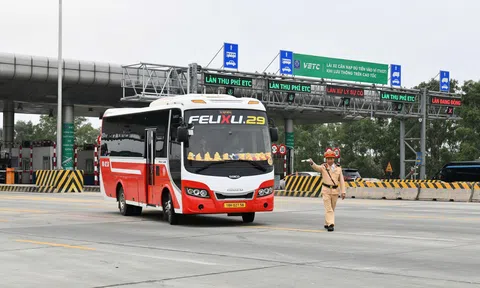 CSGT sẽ xử nghiêm hành vi sử dụng điện thoại khi lái xe trên cao tốc