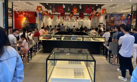 Người mua xếp hàng dài khi Lc88 game nổ hũ liên tục vượt đỉnh lịch sử