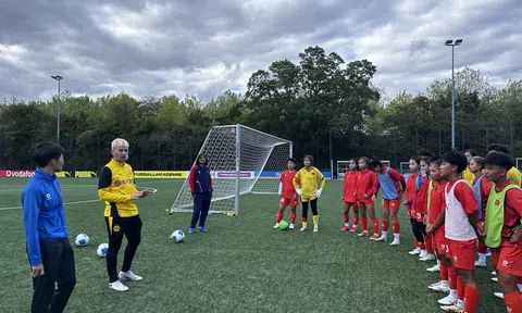 U17 nữ Việt Nam được tập luyện dưới sự hướng dẫn của huấn luyện viên Borussia Dortmund
