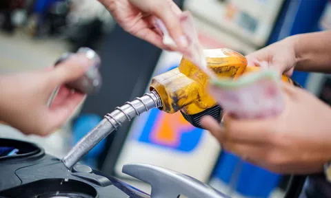 Giá xăng dầu đồng loạt tăng mạnh từ 23 giờ ngày 19/3, cao nhất lên tới gần 8.000 đồng/lít
