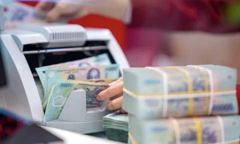 Áp lực thanh khoản dâng cao, lãi suất liên ngân hàng neo đỉnh