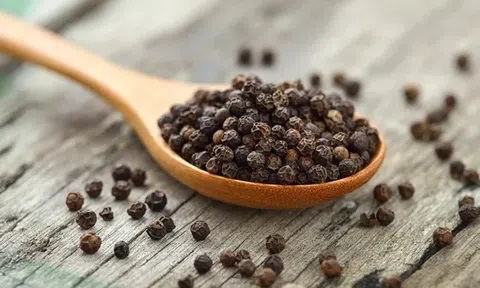 Giá tiêu hôm nay 18/5/2026: Ổn định trong nước, tăng nhẹ trên thế giới