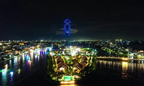 Mãn nhãn với màn trình diễn Light to sky - thắp sáng bầu trời Hội An