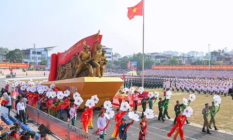 Hơn 12.000 người tham dự buổi tổng duyệt Lễ kỷ niệm 70 năm Chiến thắng Điện Biên Phủ